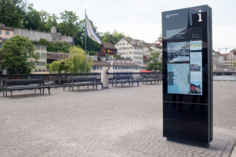 Bildschirm Stele, interaktiver Stadtplan Zürich
